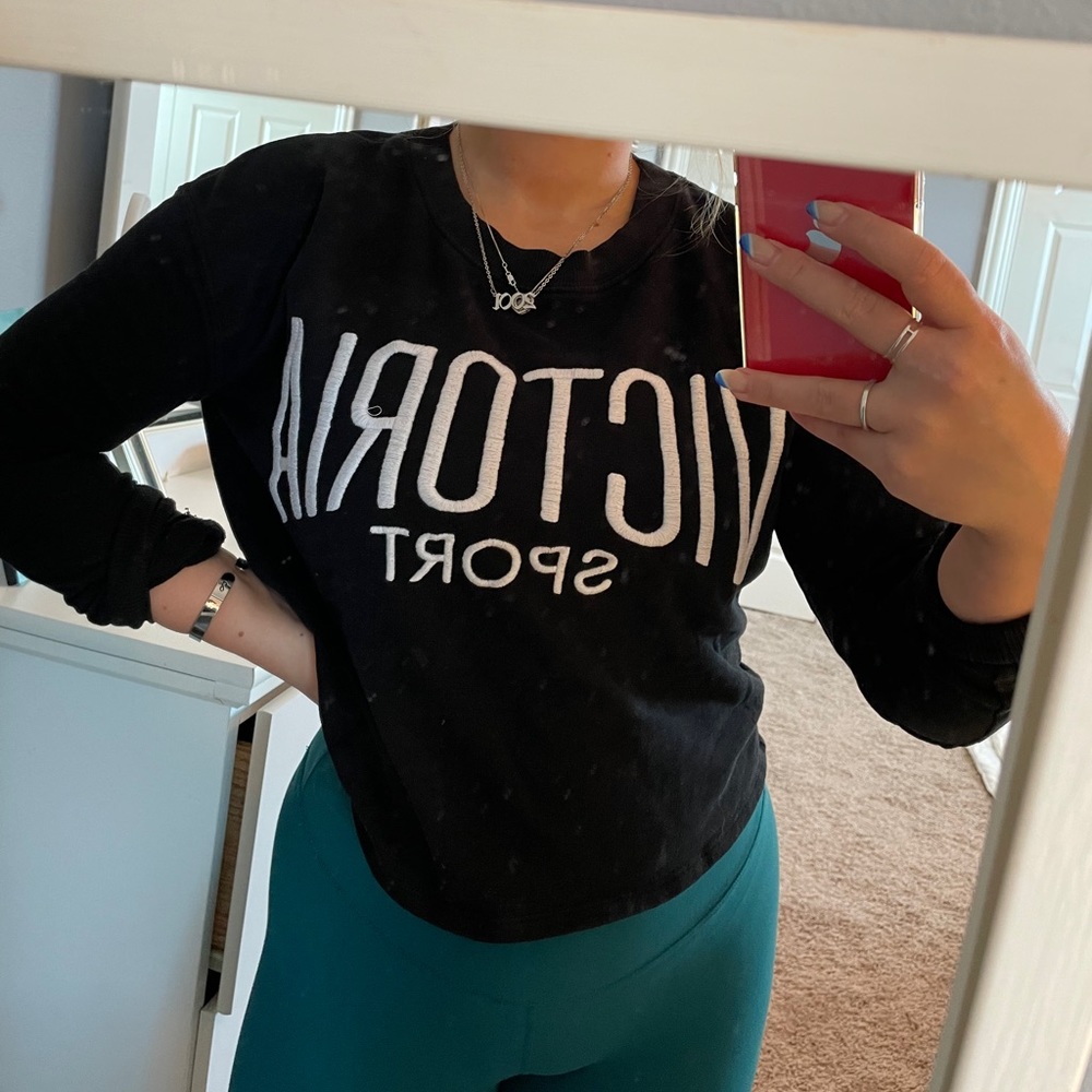 Victoria Sport Long Sleeve Crewneck